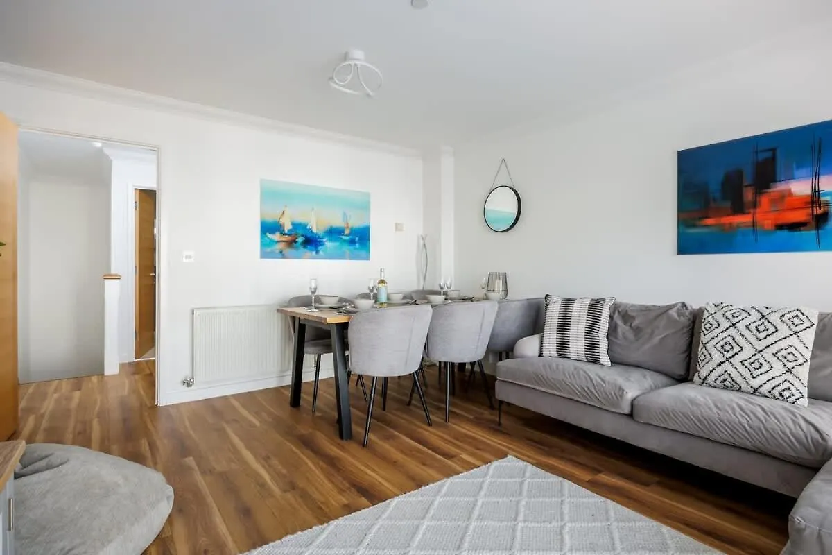 Oasis- Short Drive To Bournemouth Beach Holiday home
