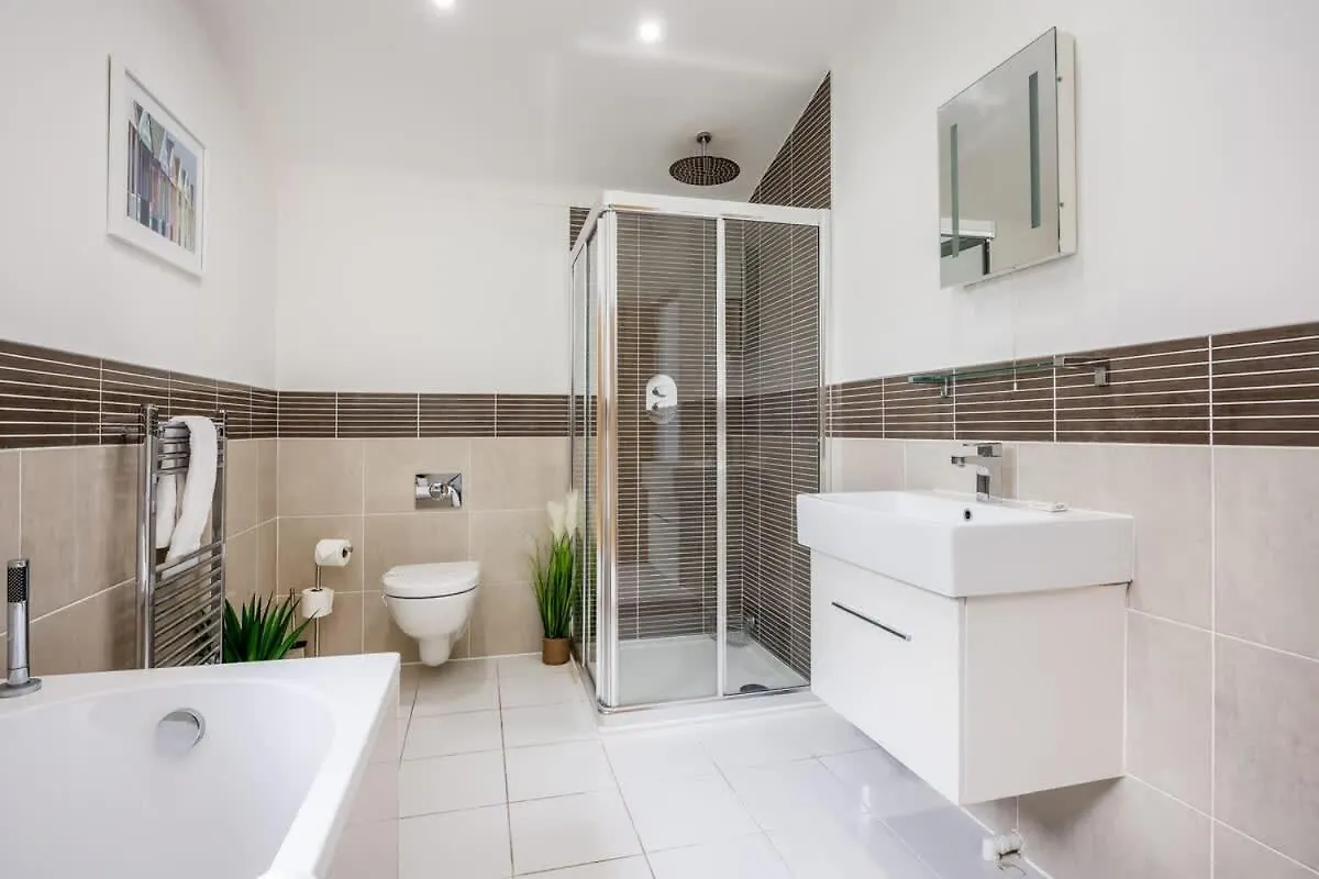 Oasis- Short Drive To Bournemouth Beach Holiday home